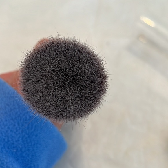 IT Cosmetics by Jamie Kern Contour brush - Picture 6 of 7